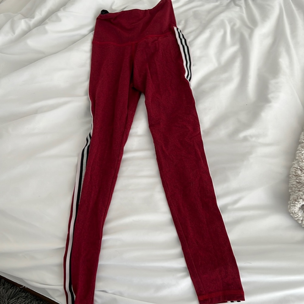 Strut this burgundy leggings